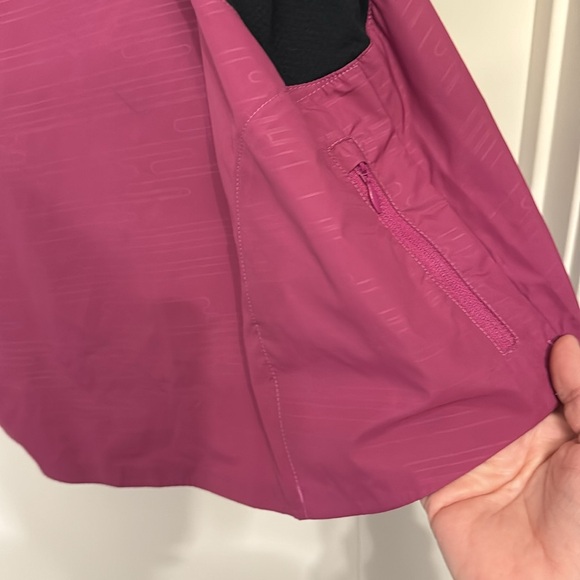 Mizuno women’s aero running jacket. Size extra large - Picture 3 of 3